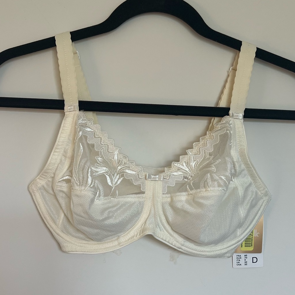 NWT Chantelle Ivory Lace Bra 32D